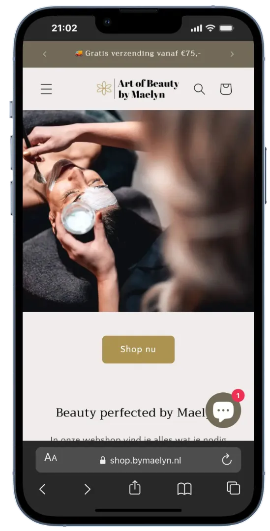 Mobiele homepage met warme uitstraling passend bij de salon en directe shop-CTA